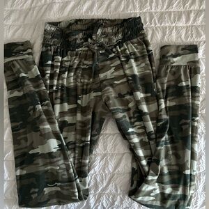 Camo light joggers